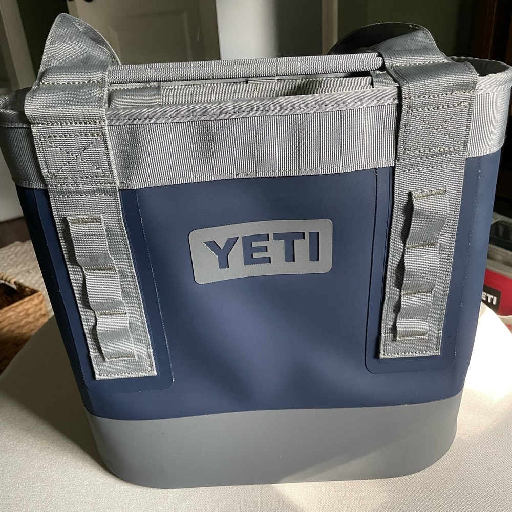 Yeti Camino Carryall 20
